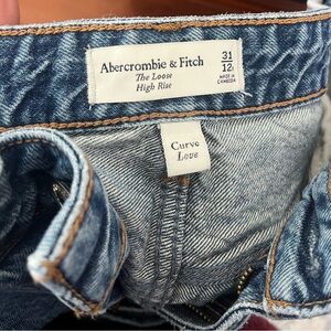 ABERCROMBIE & FITCH Curve Love, Loose, High Rise with Raw Hem